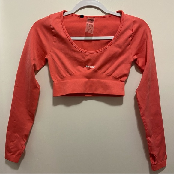 BO+TEE REIGNITED Long Sleeve Scoop Neck Crop Top In Coral Size Small - Picture 3 of 6